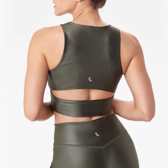 🌸 Lolë 🌸 cropped workout top/sports bra - Picture 2 of 10